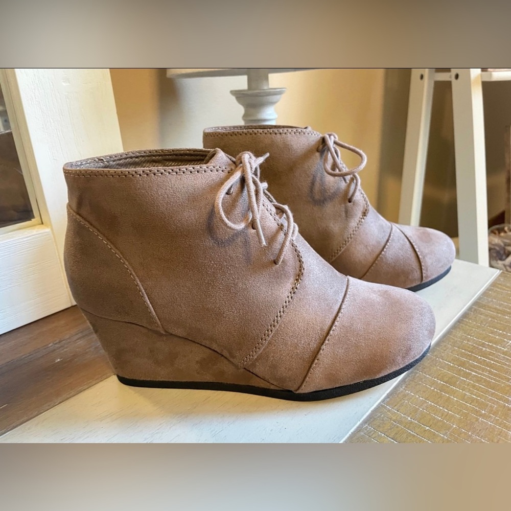 Women’s unr8ed ankle boots